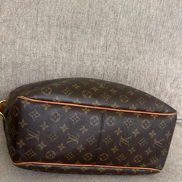 Louis Vuitton Delightful Monogram Bag
(Authentic) - Picture 2 of 11